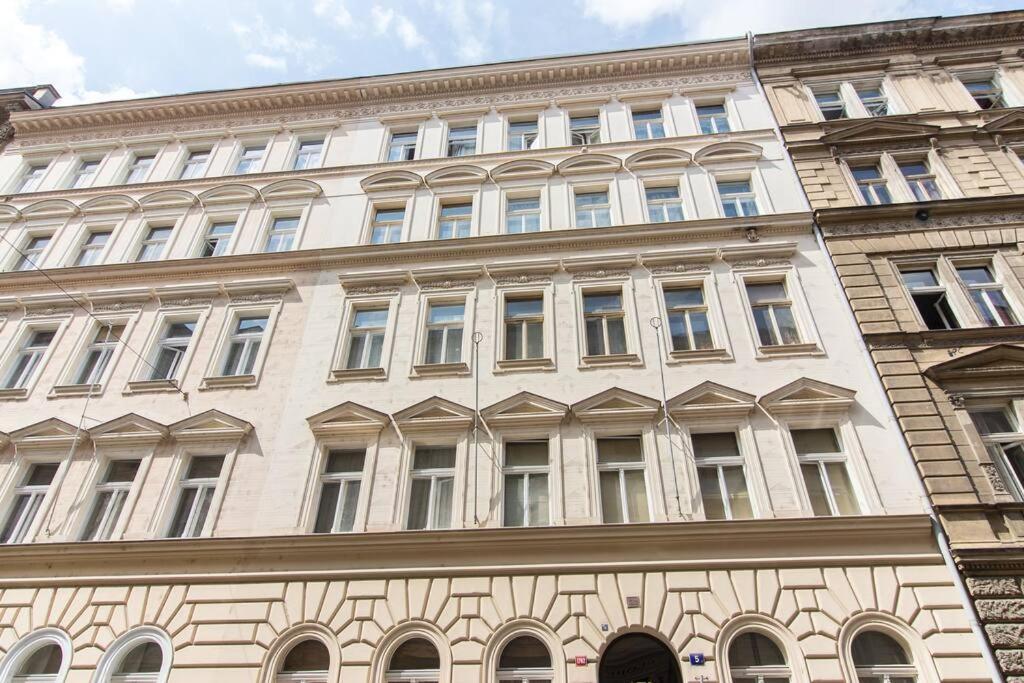 Studio In The Historic Center Apartment Prague Luaran gambar